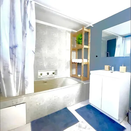 Apartment Maison Hyper Centre - Patio - Tv 4k - Wifi-fibre - 4 - Machine A Laver - Seche Linge - Lave Vaisselle - Confort - Spacieux *